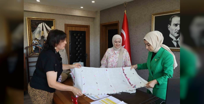 Olur'da kadın kaymakam'a anlamlı ziyaret