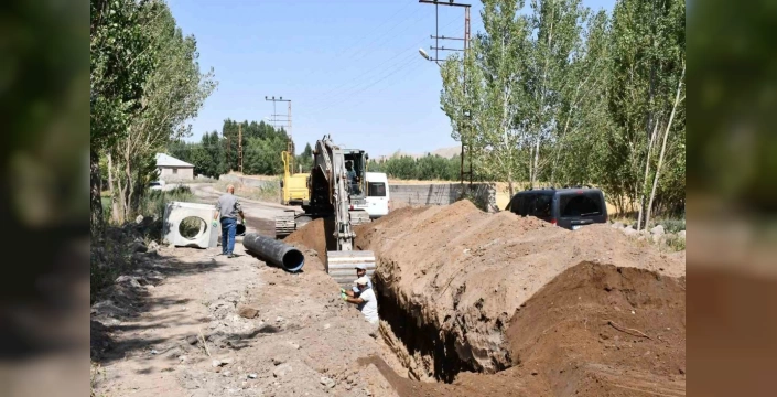 Patnos'ta yol çalışmaları sürüyor