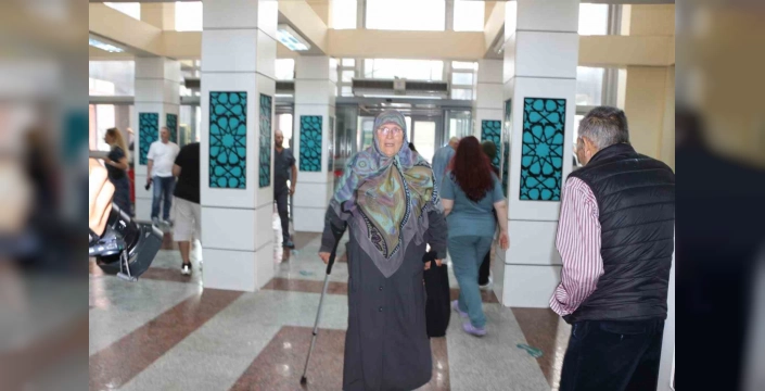 Rize’de hasta karşılama birimi, vatandaşların yüzünü güldürdü