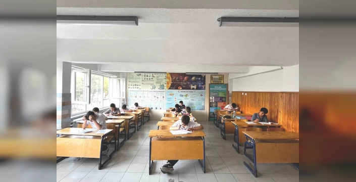 Simav'da 85 hafız adayı sınavda bilgisini pekiştirdi