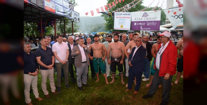 Sinop'ta Güreş ve Keşkek Festivali renkli görüntülere sahne oldu