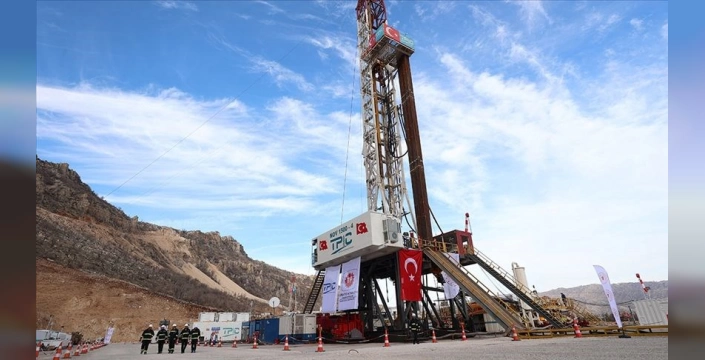 Şırnak'ta yerli sondaj kuleleri faaliyete geçti