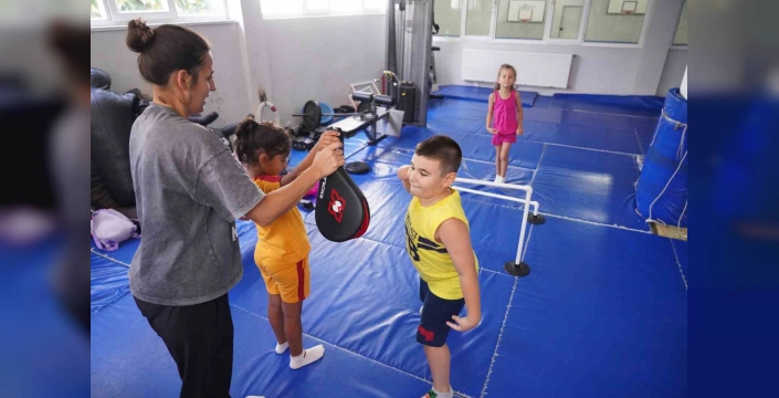 Şişli Belediyesi'nin Yaz Spor Okulu çocuklara spor ve eğlence dolu bir yaz tatili sunuyor