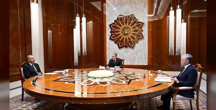 Türkmenistan'da tarihi zirve: Aliyev, Berdimuhammedov ve Mirziyoyev bir araya geldi