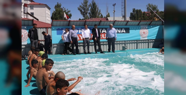 Tutak'ta yeni yüzme havuzu hizmete girdi
