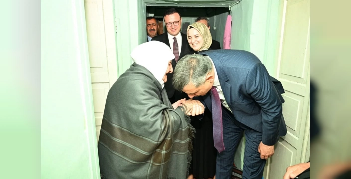 Vali Çiftçi, 102 Yaşındaki Mühibe Nine'yi Ziyaret Etti