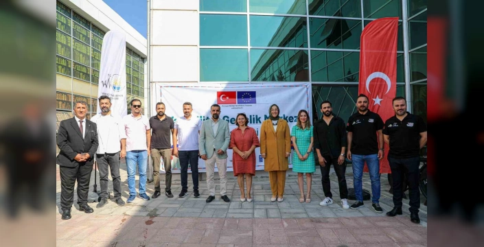 Van'da dijital gençlik merkezi açıldı