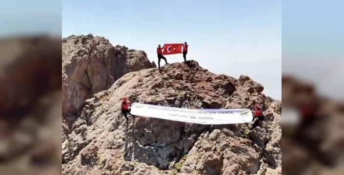 Van'da Erek Dağı'na Türk bayrağı dikildi