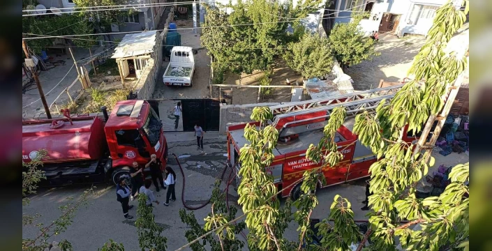 Van'da kömürlük yangını: Hızlı müdahaleyle kontrol altına alındı