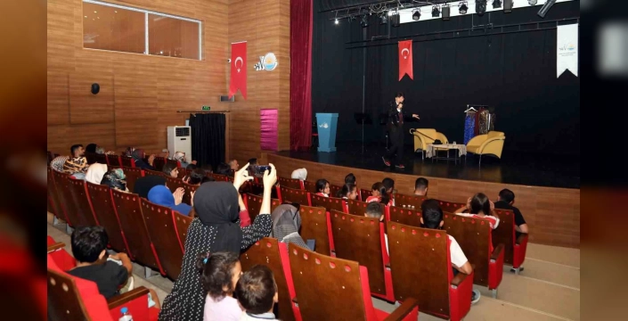 Van'da 'Son Meddah' Fatih Mühürdar'ın gösterisi büyük beğeni topladı