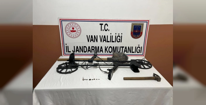Van'da tarihi eser operasyonu: 4 gözaltı