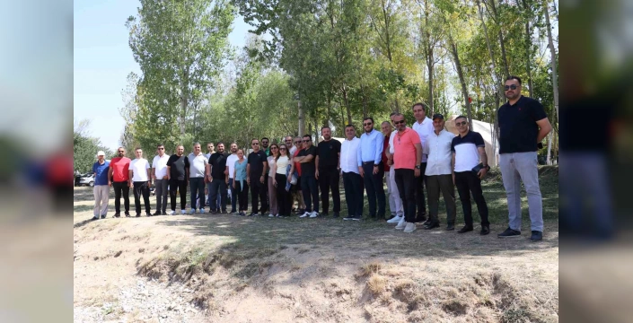 Van’da turizm acenteleri buluştu: Uçak seferleri ve gümrük kapıları başlıca sorunlar