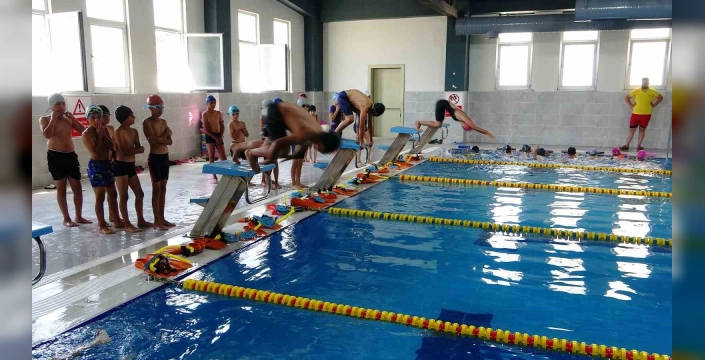 Van'da yarı olimpik havuzlar yoğun ilgi görüyor