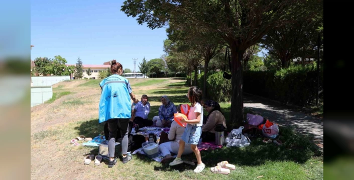 Van'da yaşlılara göl kenarı piknik