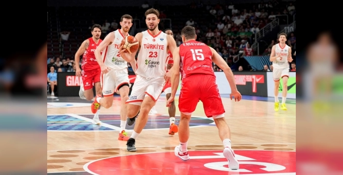 12 Dev Adam yarı finalde: Polonya'yı 91-77 yendi