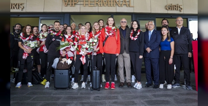 A Milli Kadın Voleybol Takımı Türkiye'ye döndü