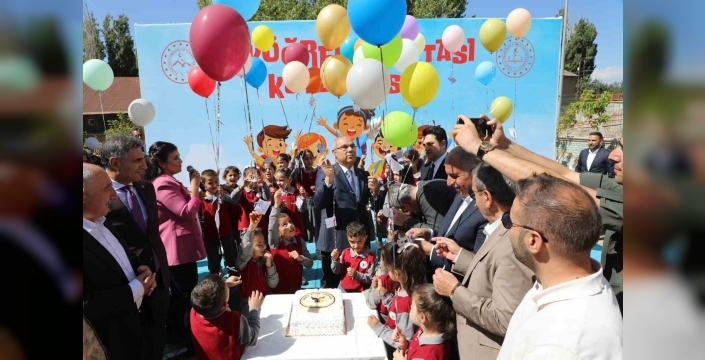 Ağrı'da İlköğretim Haftası kutlandı