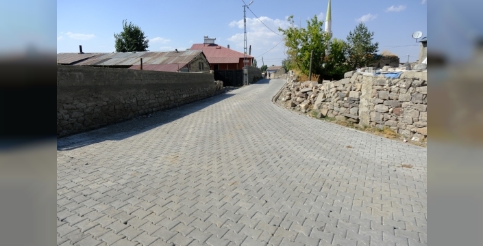 Ağrı'da kırsal yol çalışmaları devam ediyor