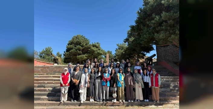 Ağrı'dan gençler Erzurum'u keşfetti