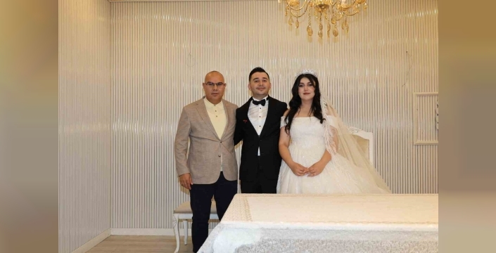 Ağrı Valisi Koç, iki düğüne katıldı