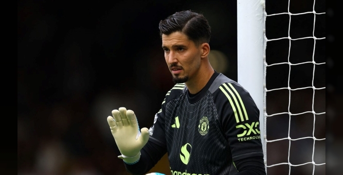 Altay Bayındır, Manchester City maçında kalede