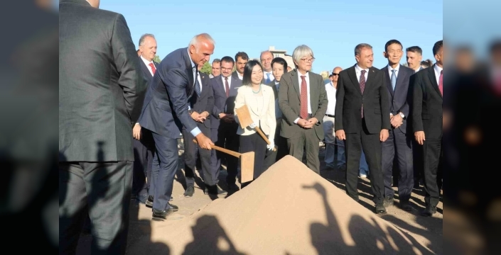 Ayanlar Höyük'te kazılar başladı: Japonya Altes Prensesi Akiko Mikasa ilk kazmayı vurdu