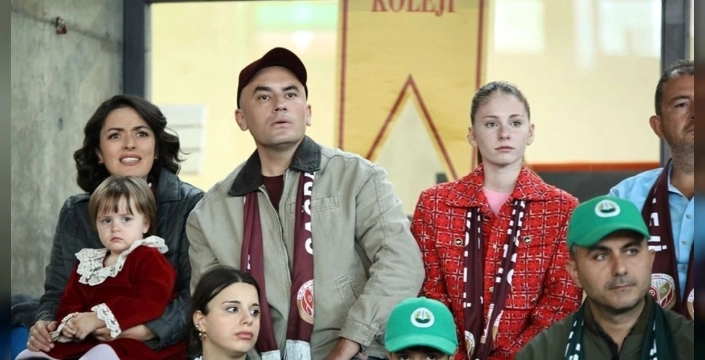 Başka bir sen filmi televizyonda