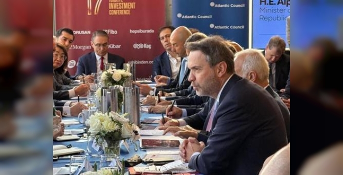 Bayraktar: Yenilenebilir enerjide 120 gigavatlık kurulu güce ulaşmayı hedefliyoruz