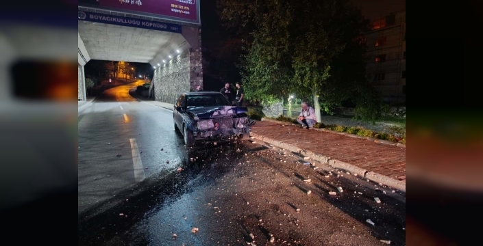 Bursa'da kaçan sürücü, ehliyetinin alınacağını söyleyerek kaza yerine gelmedi