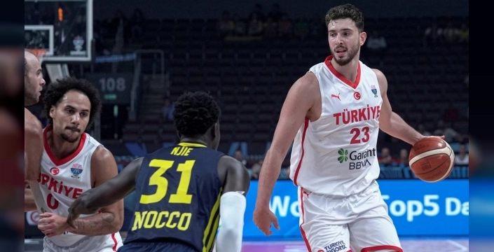 Cedi Osman: Grup aşamasını birinci bitiren bir takımın son 16 turu maçını bu saatte oynamasını anlayamıyoruz