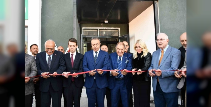 Çıldır'da Prof. Dr. Esfender Korkmaz tarafından yaptırılan öğretmenevi hizmete açıldı