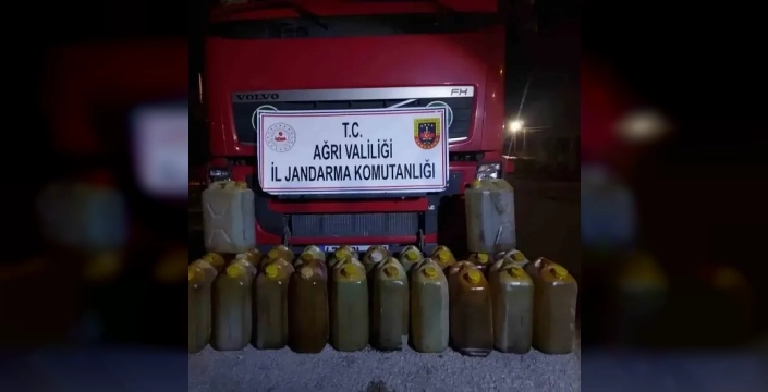 Doğubayazıt'ta kaçak akaryakıt ve sigara operasyonu: 2 tırda 603 litre akaryakıt, 127 paket sigara ele geçirildi