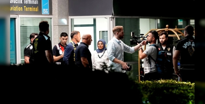 Domenico Tedesco İstanbul'da: Fenerbahçe'nin yeni teknik direktörü havalimanında karşılandı