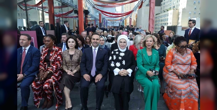 Ehram dokuması new york'ta modern tasarımlarla tanıtıldı