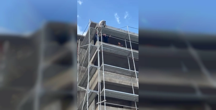 Elazığ'da intihar girişimi: İtfaiye ekipleri şahsı ikna etti