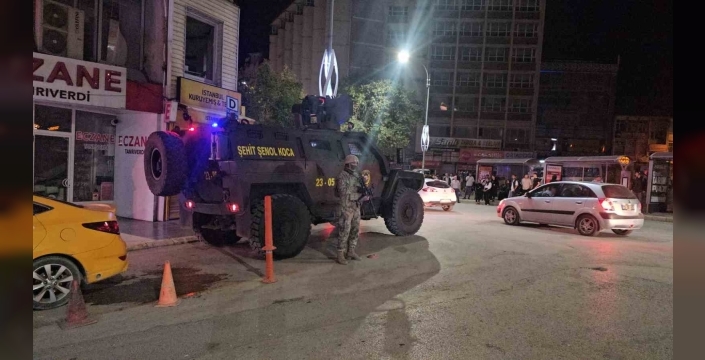 Elazığ'da polis, kent genelinde geniş çaplı asayiş uygulaması yaptı