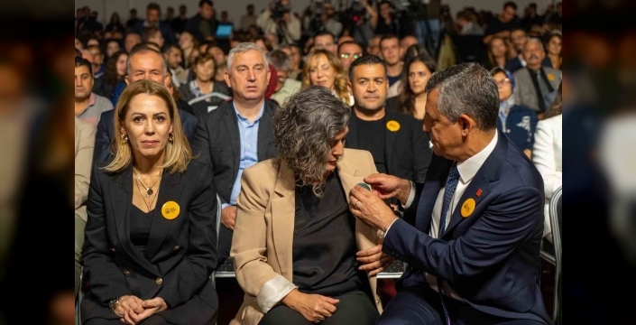 Ferdi Zeyrek Vakfı açıldı: Özgür Özel ve ailesi katıldı