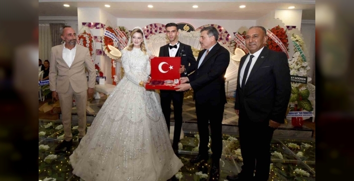 Gazeteci Nihat Kılıçoğulları'nın oğlu Ömer Faruk Kılıçoğulları dünya evine girdi