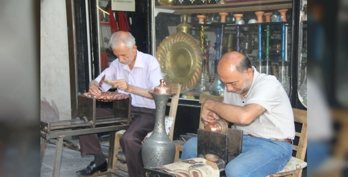 Gaziantep'te yarım asırlık bakırcılık: Kardeşler mesleği gençlere aktarmak istiyor