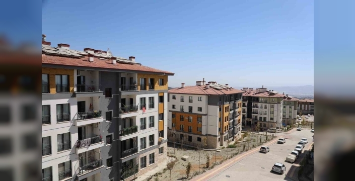 Hatay'da depremzedeler yeni yuvalarında ikinci baharlarını yaşıyor