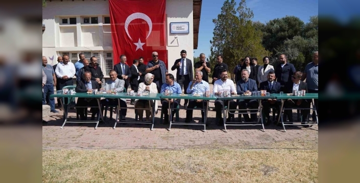 Hulusi Akar ve heyeti, Kayseri'de çiftçilerle buluştu