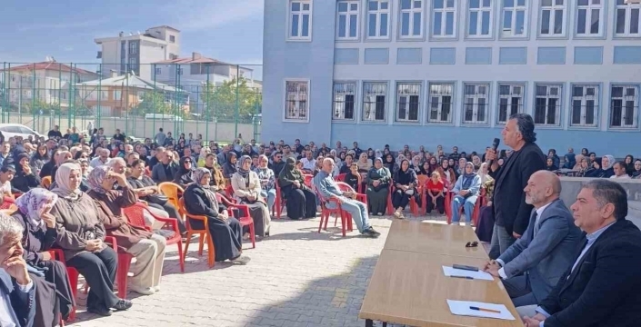 İpekyolu'nda velilerle eğitim buluşması: 'Hiçbir engel çocuklarımızın hayallerine mani olamayacak'