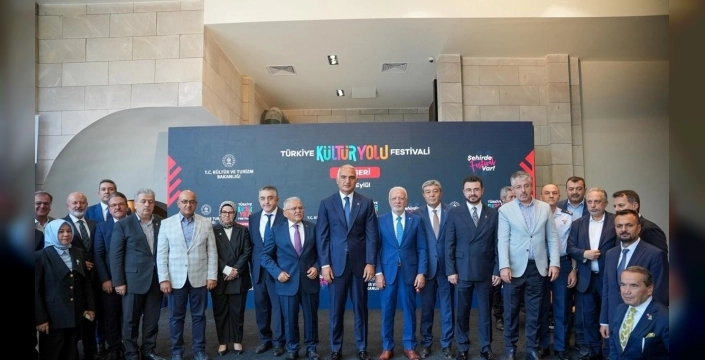 Kayseri'de Kültür Yolu Festivali başladı: Bakan Ersoy, şehrin kültürel zenginliğine dikkat çekti