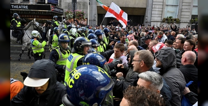 Londra'da aşırı sağcı eylem: 26 polis yaralandı