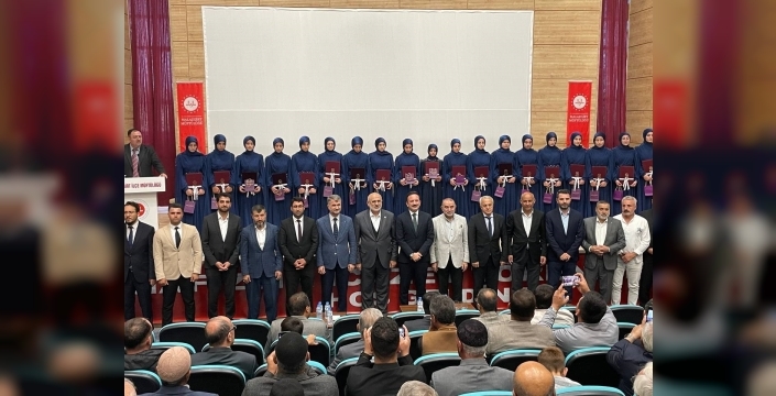 Malazgirt'te 19 Hafız Mezun Verdi