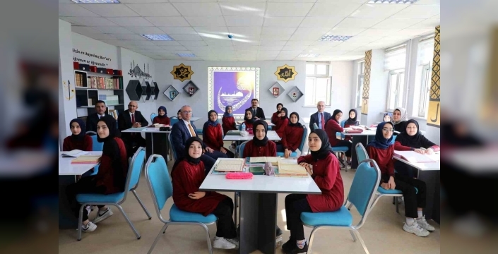 Milli Eğitim Bakanlığı Genel Müdürü İşleyen, Ağrı'da İmam Hatip Okullarını Ziyaret Etti