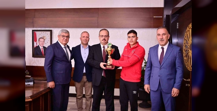 Muaz Erdem Madran: Çekya'da altın madalya