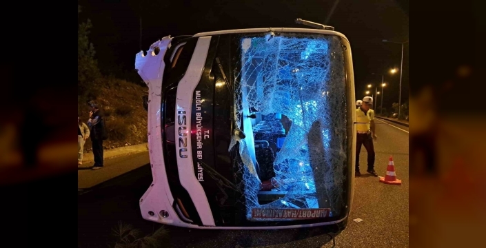 Muğla'da havalimanı yolcu otobüsü devrildi: 5 yaralı