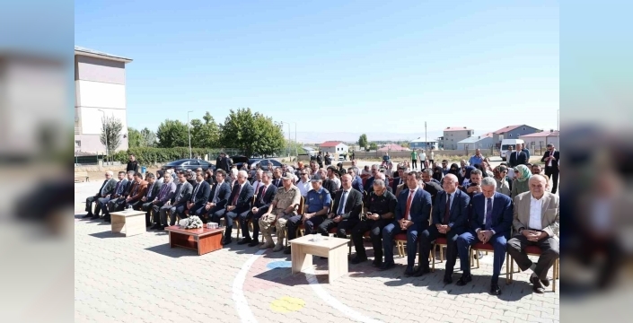 Muş’ta İlköğretim Haftası kutlaması: Vali Çakır ve Milli Eğitim Müdürü Altay öğrencilerle buluştu