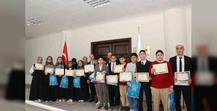 Oltu'da 17 öğrenciye hafızlık icazet belgesi verildi